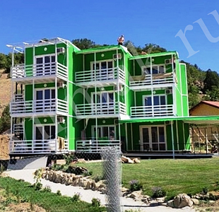 Трехэтажная гостиница из СИП панелей в Крыму (Судак, с. Веселое). Отделка выполнена штукатуркой короед